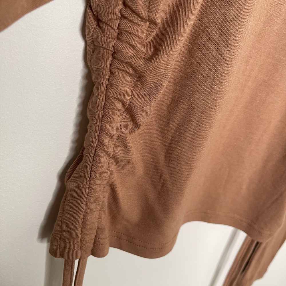Drawstring side solid tee - Picture 3 of 4